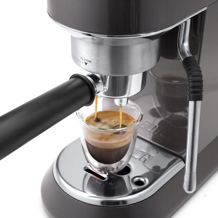 De'Longhi Dedica Arte EC885 - Cafetera espresso compacta con espumador profesional y 15 bares de presión