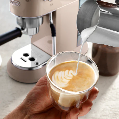 De'Longhi Dedica Arte EC885 - Cafetera espresso compacta con espumador profesional y 15 bares de presión