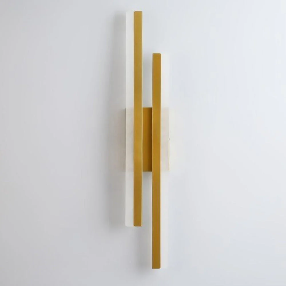 Modern LED Wall Light �C Sleek Vertical Acrylic Sconce for Living Room or Hallway