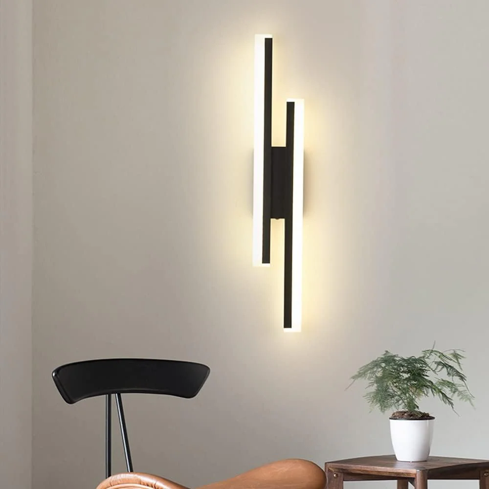 Modern LED Wall Light �C Sleek Vertical Acrylic Sconce for Living Room or Hallway