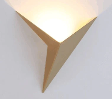 Modern Triangular LED Wall Light �C Sleek Geometric Sconce for Ambient Lighting