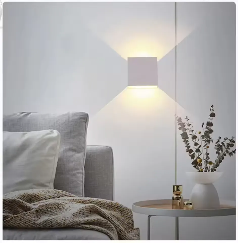 Minimalist Square Wall Lamp �C Modern Aluminum & Iron Light Fixture