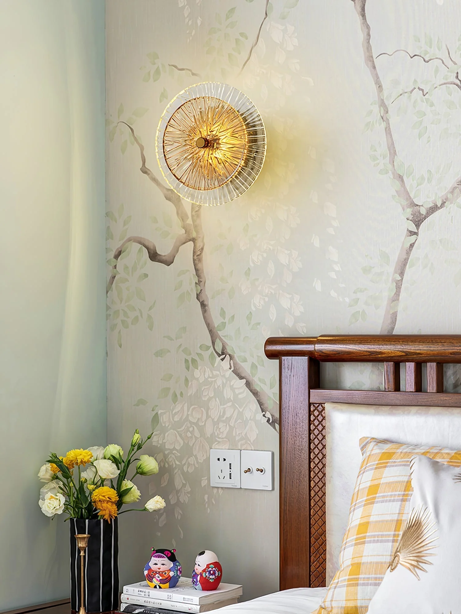 Modern Lotus Flower Wall Light �C Sculptural LED Sconce in Aluminium and Glass
