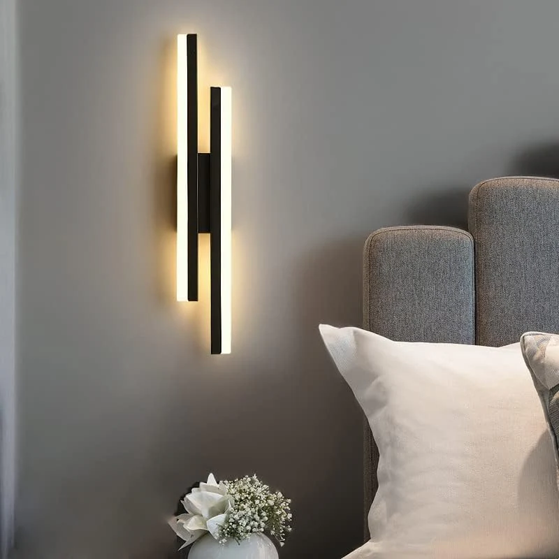 Modern LED Wall Light �C Sleek Vertical Acrylic Sconce for Living Room or Hallway