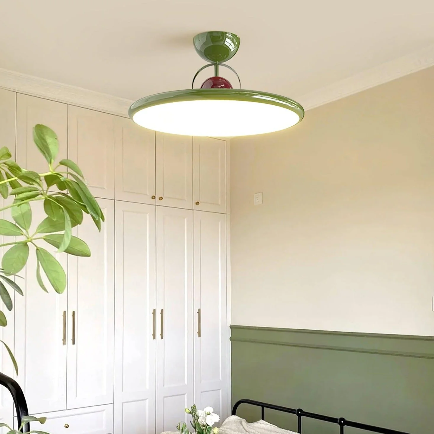 Modern Minimalist LED Ceiling Pendant Light with Sleek Retro Design