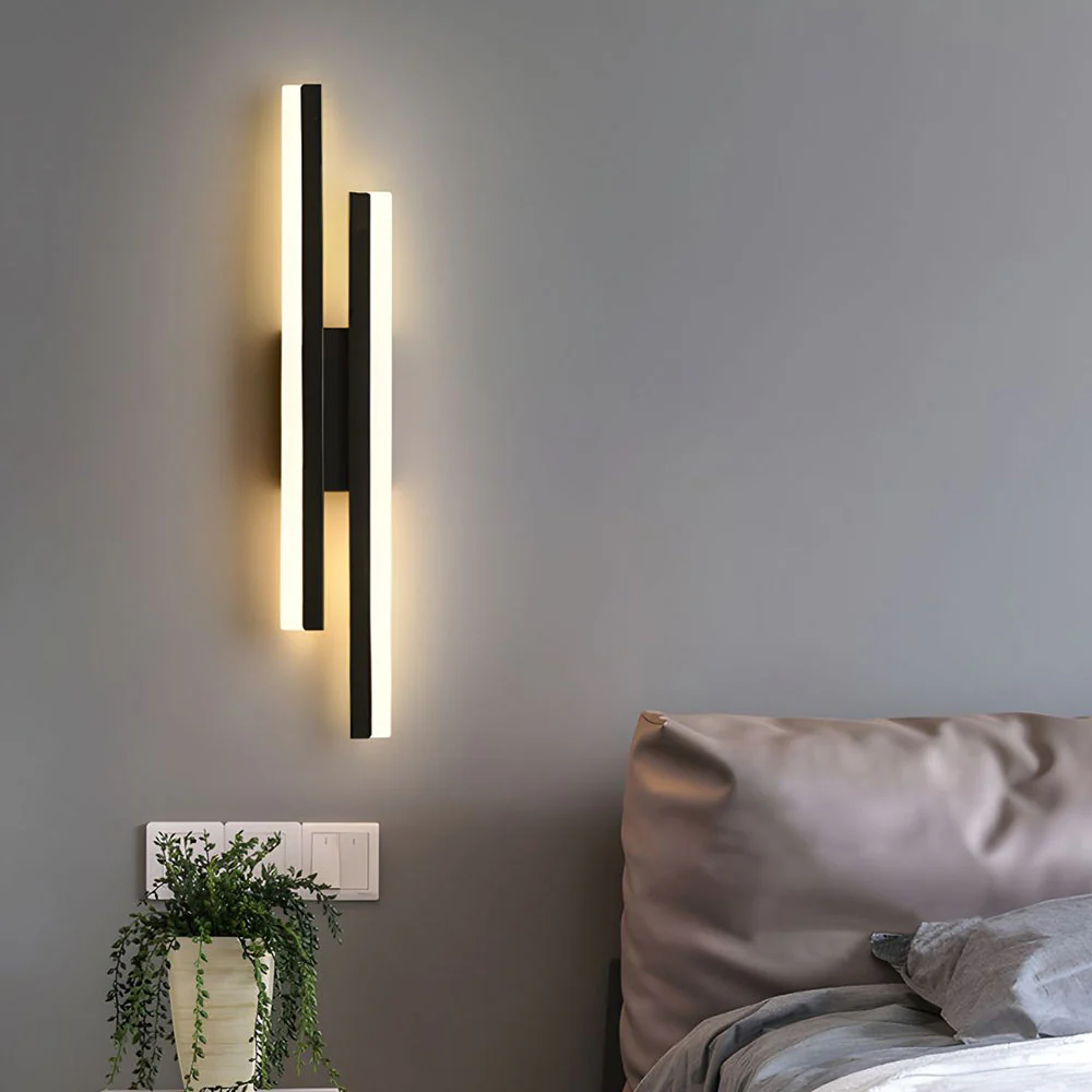 Modern LED Wall Light �C Sleek Vertical Acrylic Sconce for Living Room or Hallway