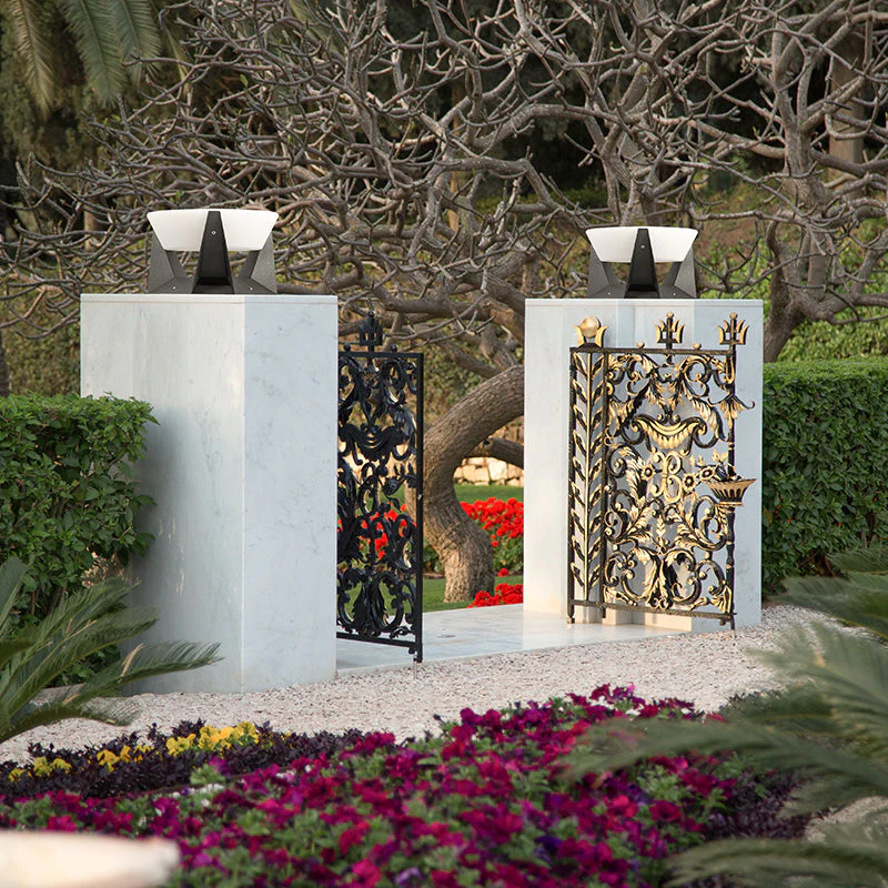 Solar-Powered Geometric Outdoor Garden Light - Sleek Modern Design
