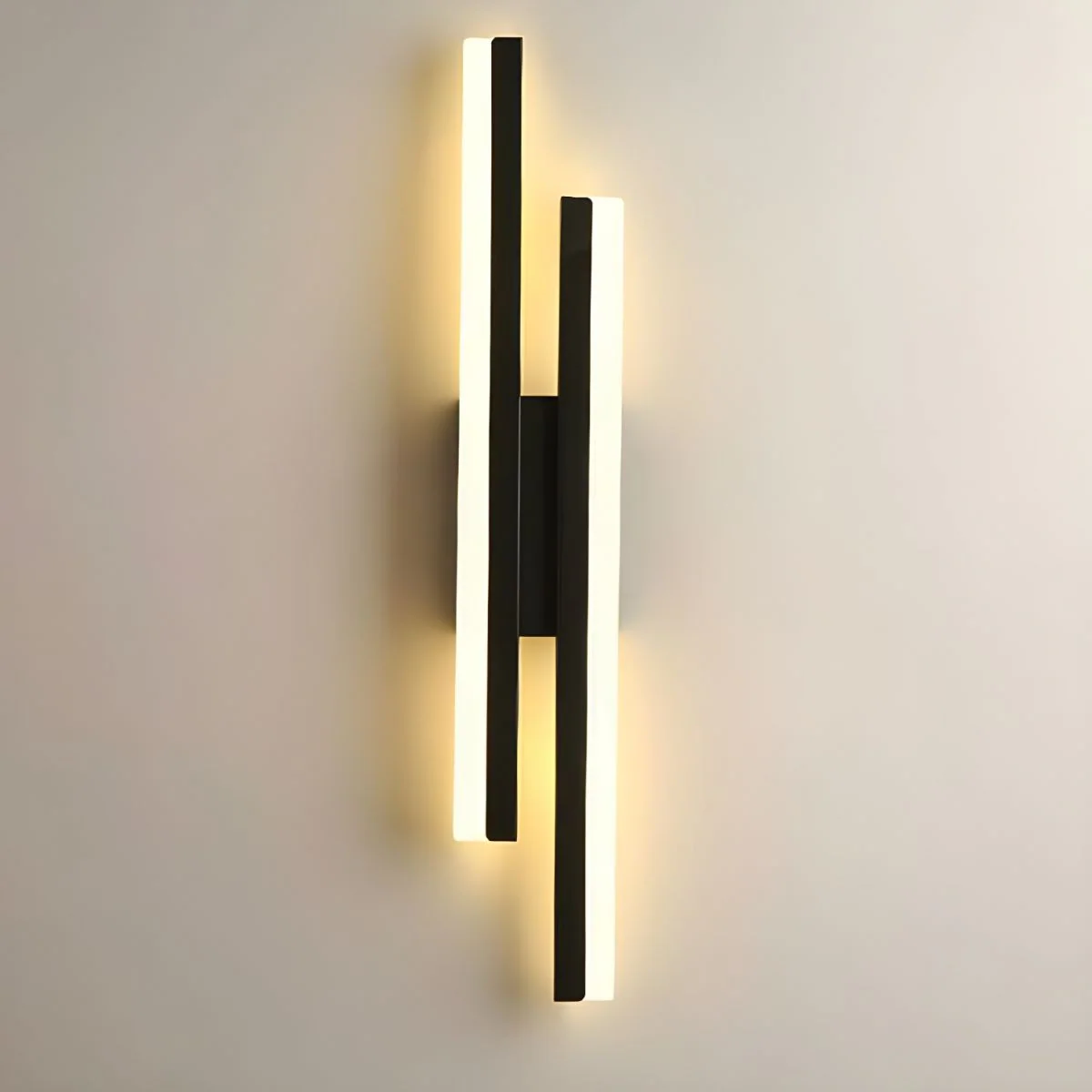 Modern LED Wall Light �C Sleek Vertical Acrylic Sconce for Living Room or Hallway