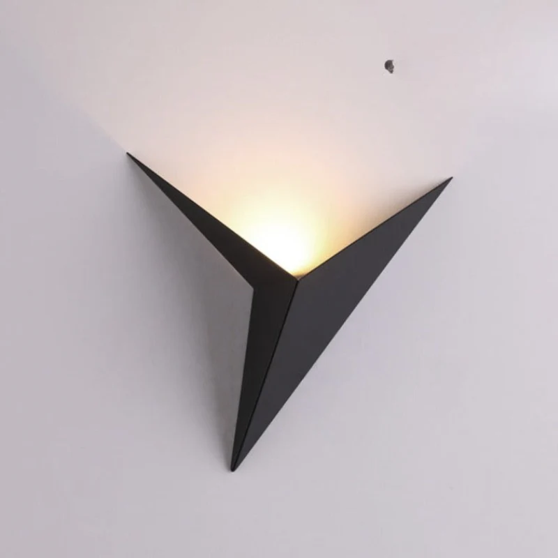 Modern Triangular LED Wall Light �C Sleek Geometric Sconce for Ambient Lighting