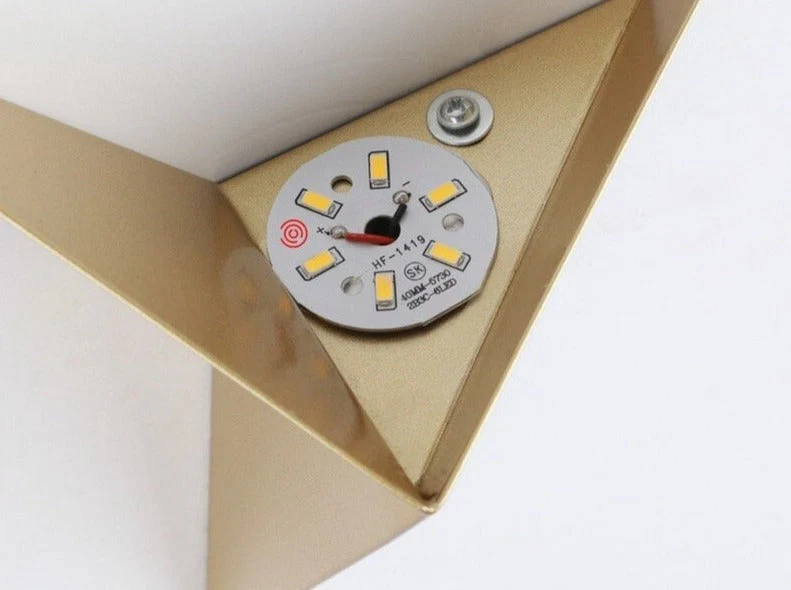 Modern Triangular LED Wall Light �C Sleek Geometric Sconce for Ambient Lighting