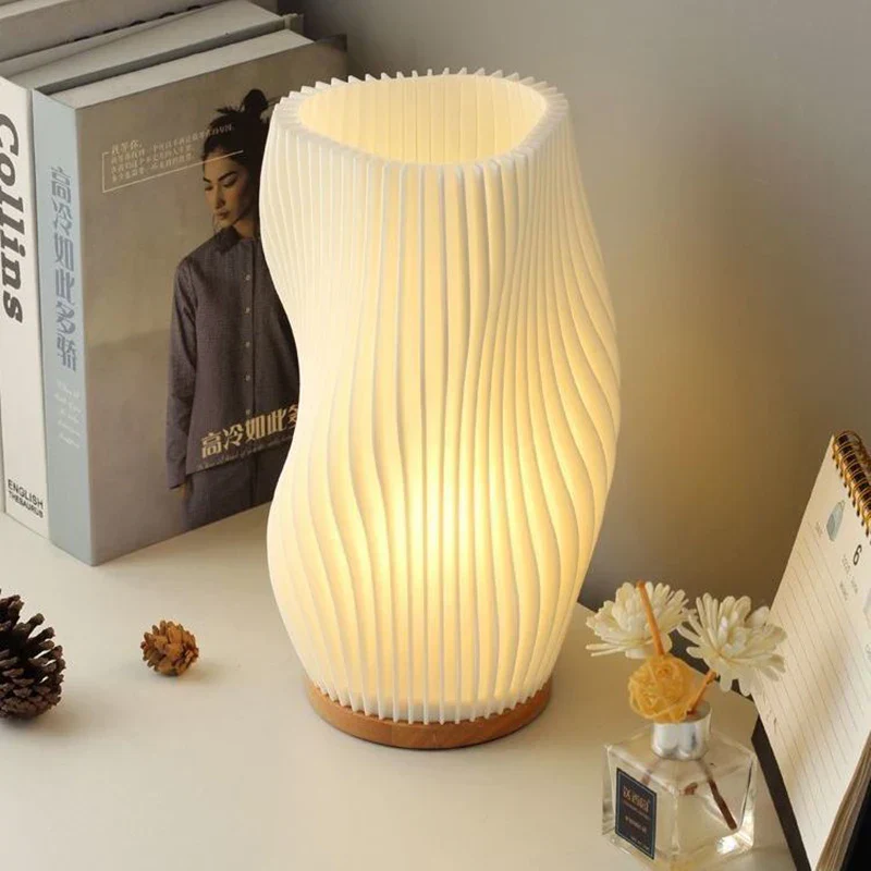 Modern Sculptural Wavecrest Lamp �?Artistic Table Lamp with Fluid Design