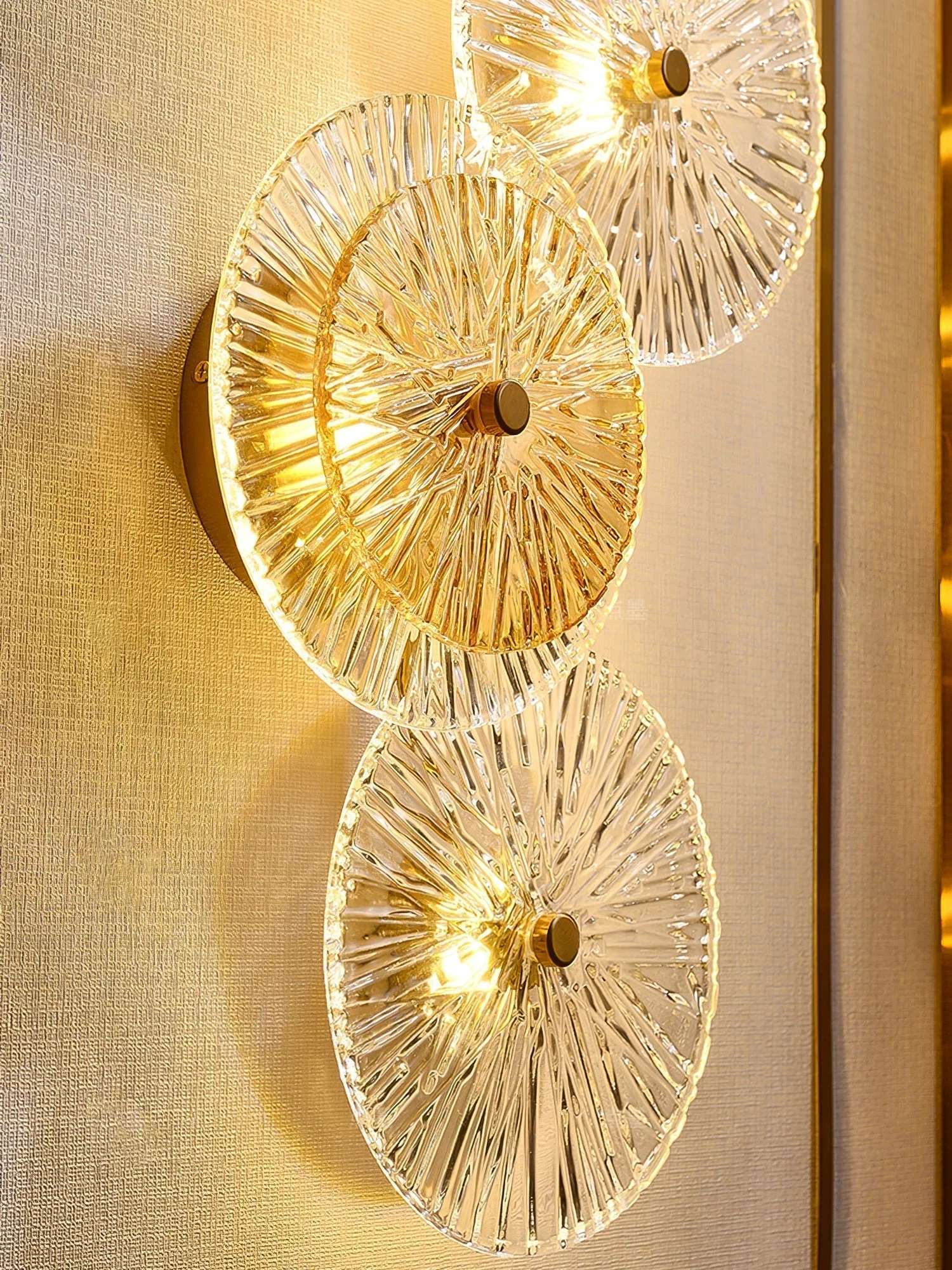 Modern Lotus Flower Wall Sconce �C Artistic LED Light with Elegant Radial Disc Design