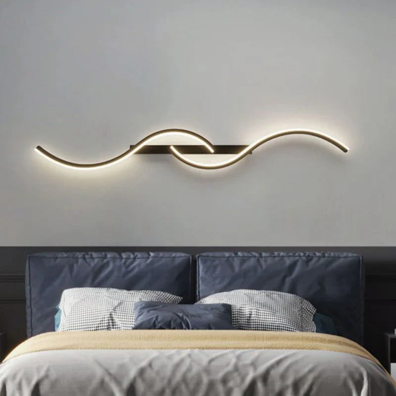 Modern LED Wall Sculpture Light �C Minimalist Curved Design in Metal & Aluminium