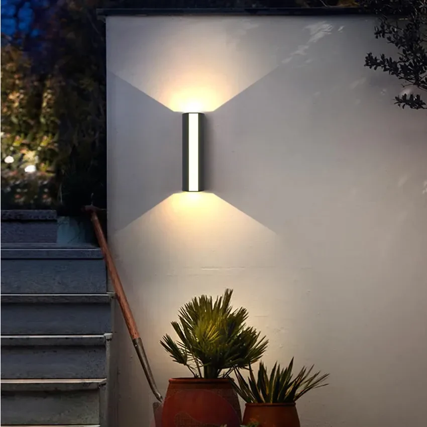 Modern LED Outdoor Wall Light �C Slim Waterproof Bi-Directional Up & Down Sconce