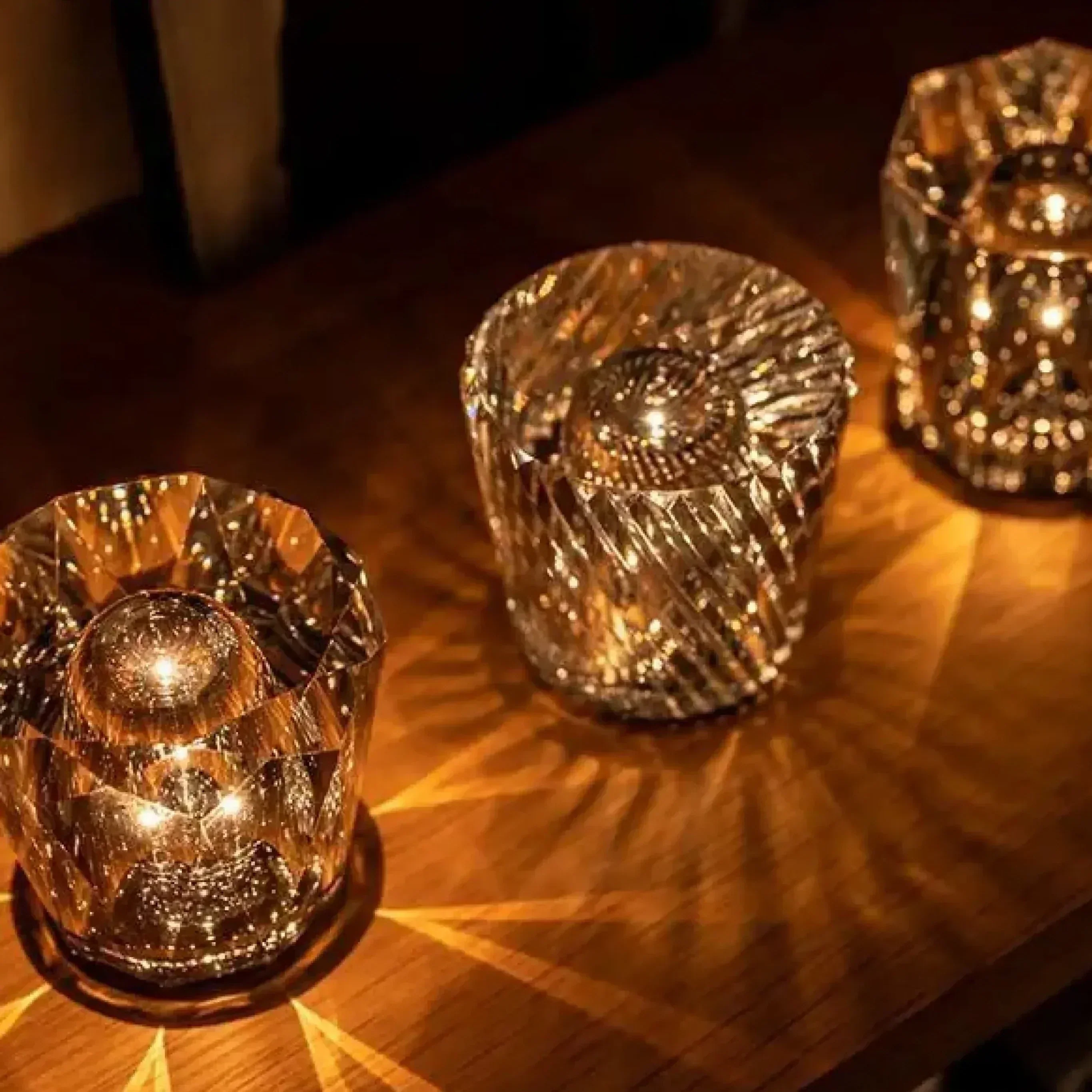 Rechargeable Crystal LED Table Lamp �C Geometric Faceted Design