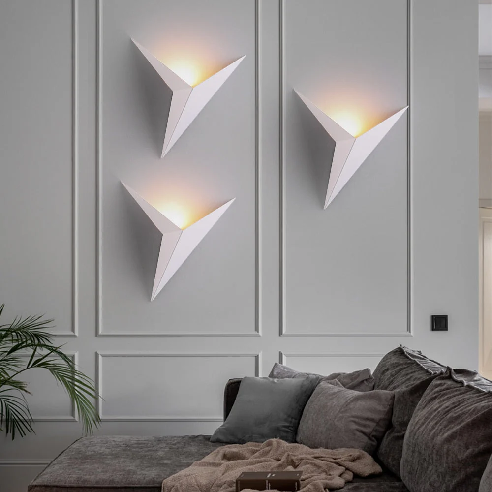 Modern Triangular LED Wall Light �C Sleek Geometric Sconce for Ambient Lighting