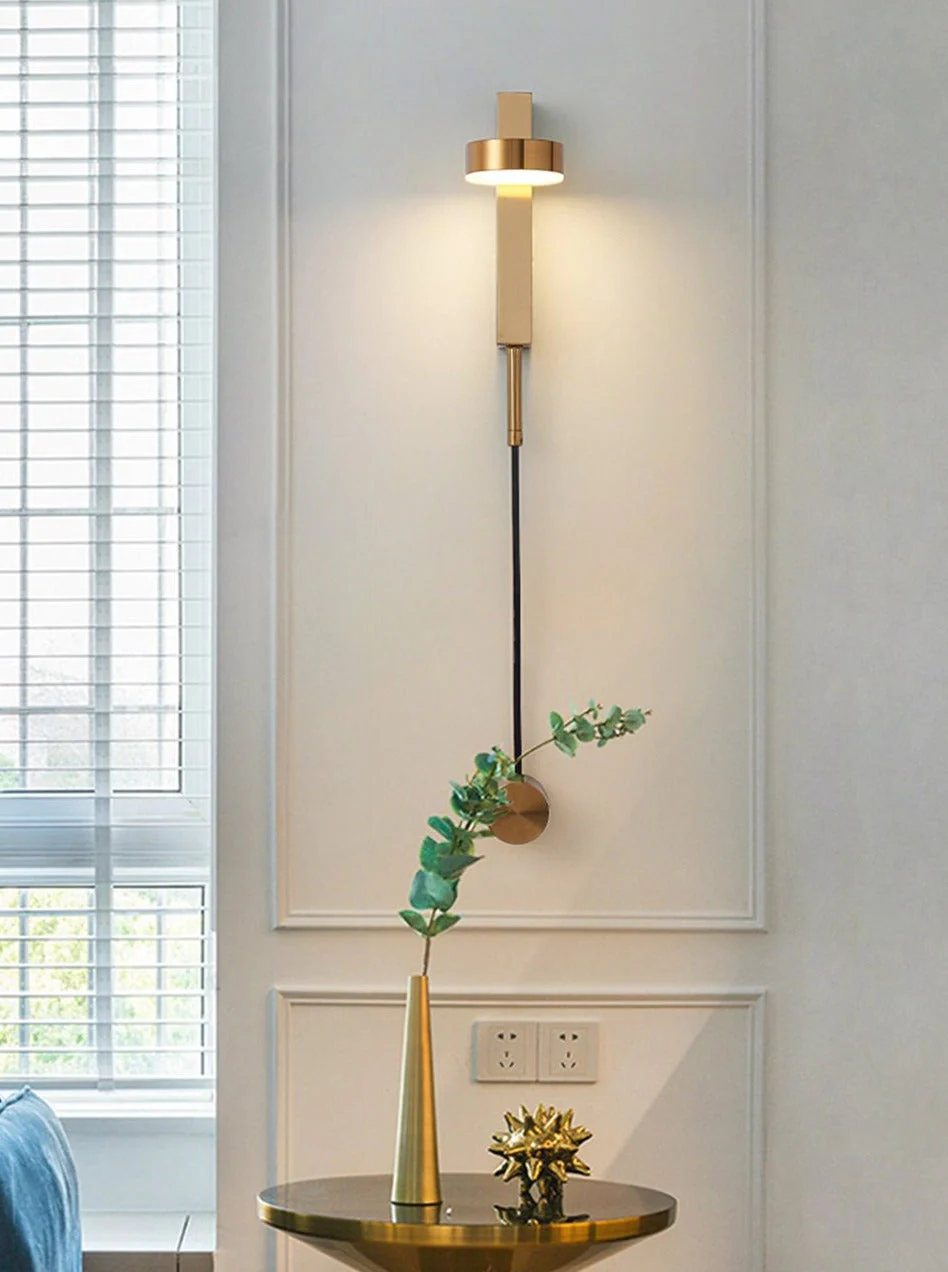 Modern Adjustable Wall Light �C Minimalist LED Sconce in Iron & Aluminium