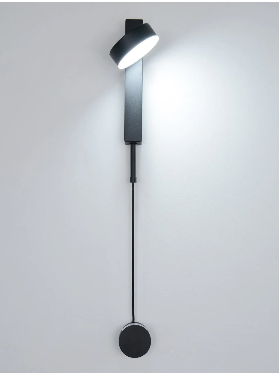 Modern Adjustable Wall Light �C Minimalist LED Sconce in Iron & Aluminium