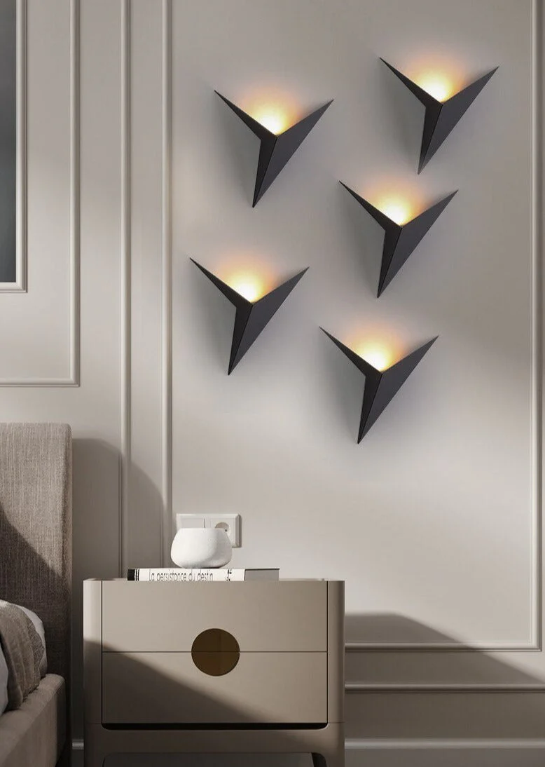 Modern Triangular LED Wall Light �C Sleek Geometric Sconce for Ambient Lighting