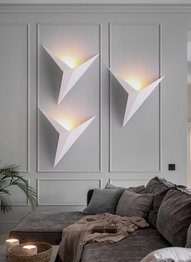 Modern Triangular LED Wall Light �C Sleek Geometric Sconce for Ambient Lighting