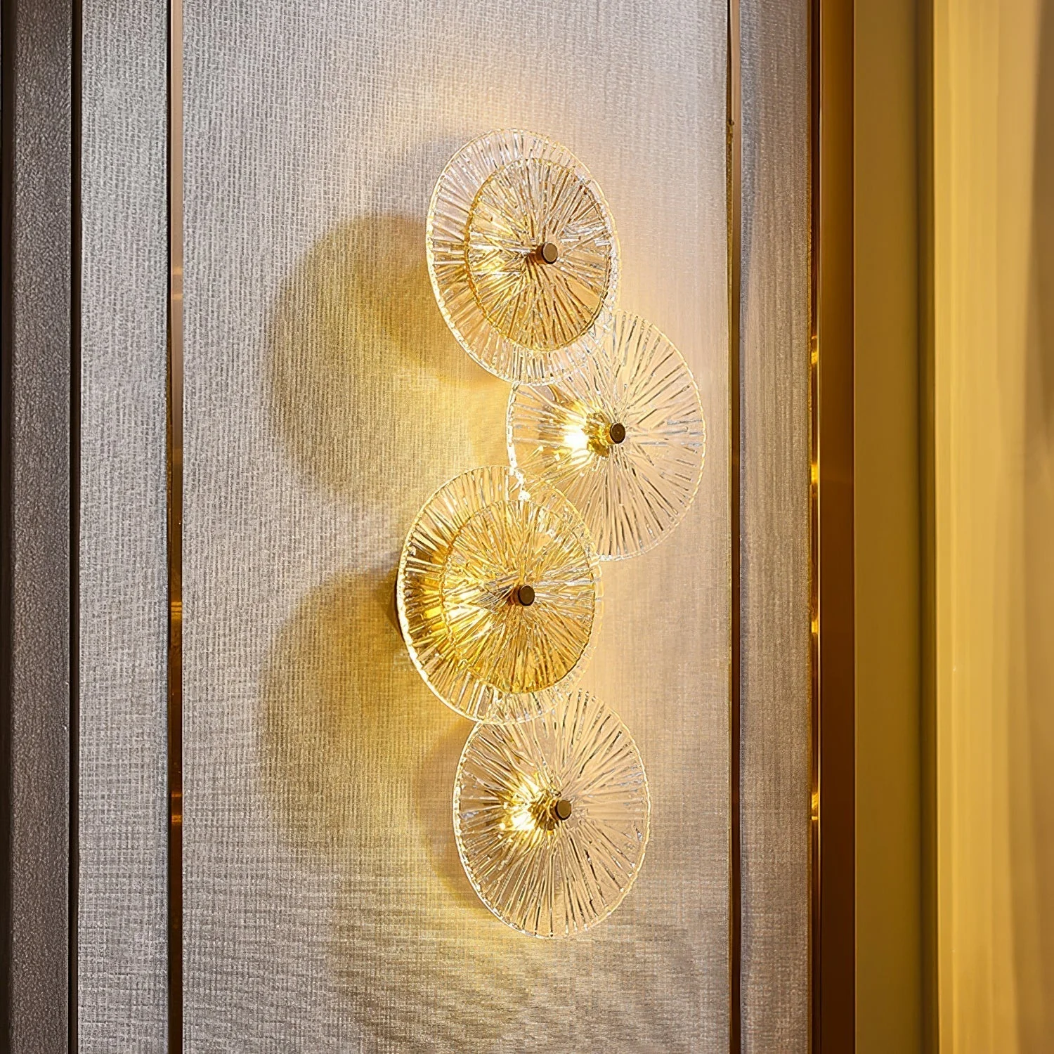 Modern Lotus Flower Wall Light �C Sculptural LED Sconce in Aluminium and Glass