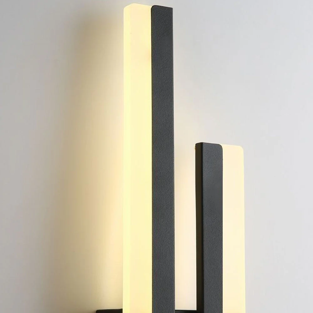 Modern LED Wall Light �C Sleek Vertical Acrylic Sconce for Living Room or Hallway