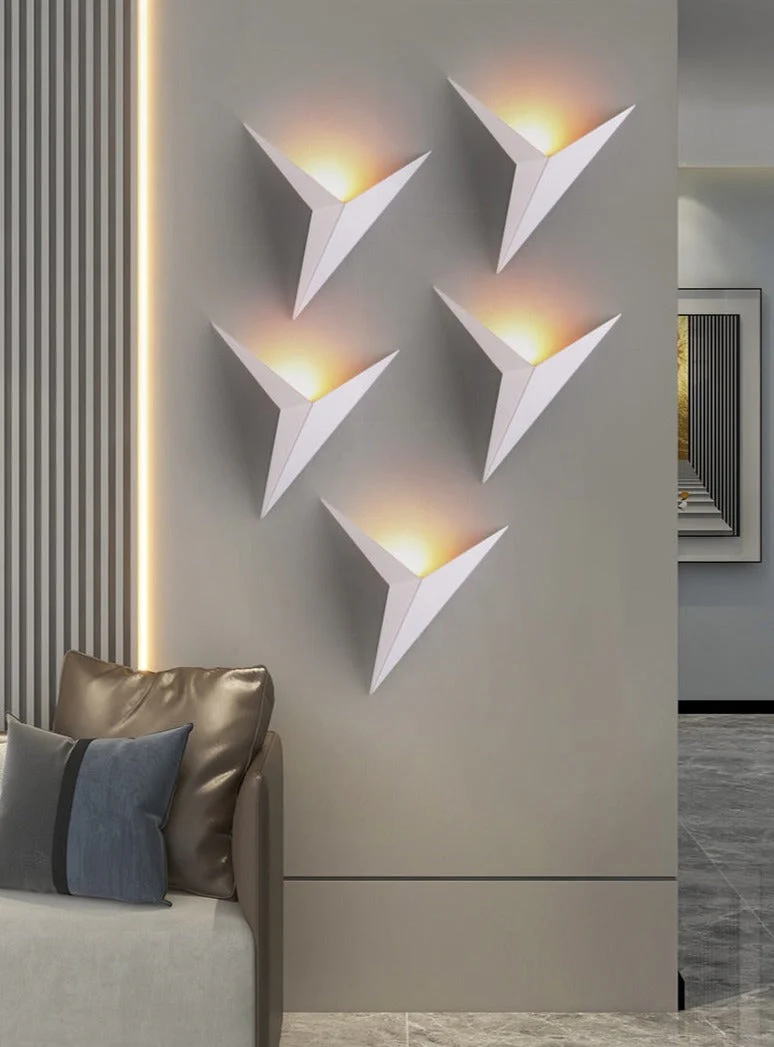 Modern Triangular LED Wall Light �C Sleek Geometric Sconce for Ambient Lighting