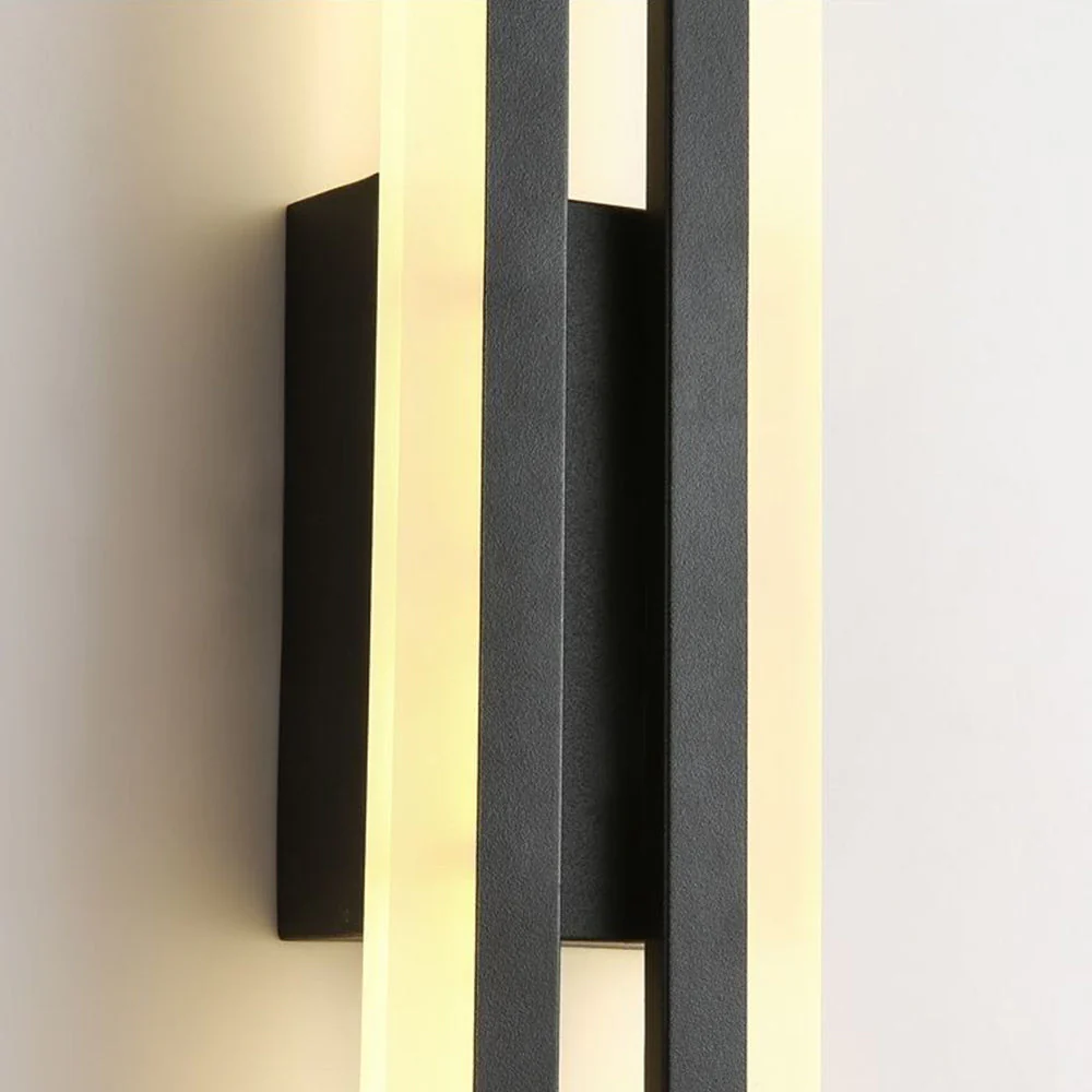 Modern LED Wall Light �C Sleek Vertical Acrylic Sconce for Living Room or Hallway
