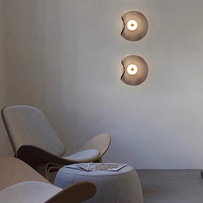 Modern LED Wall Sconce �C Amber Glass Shade, Warm Light, Minimalist Metal Design