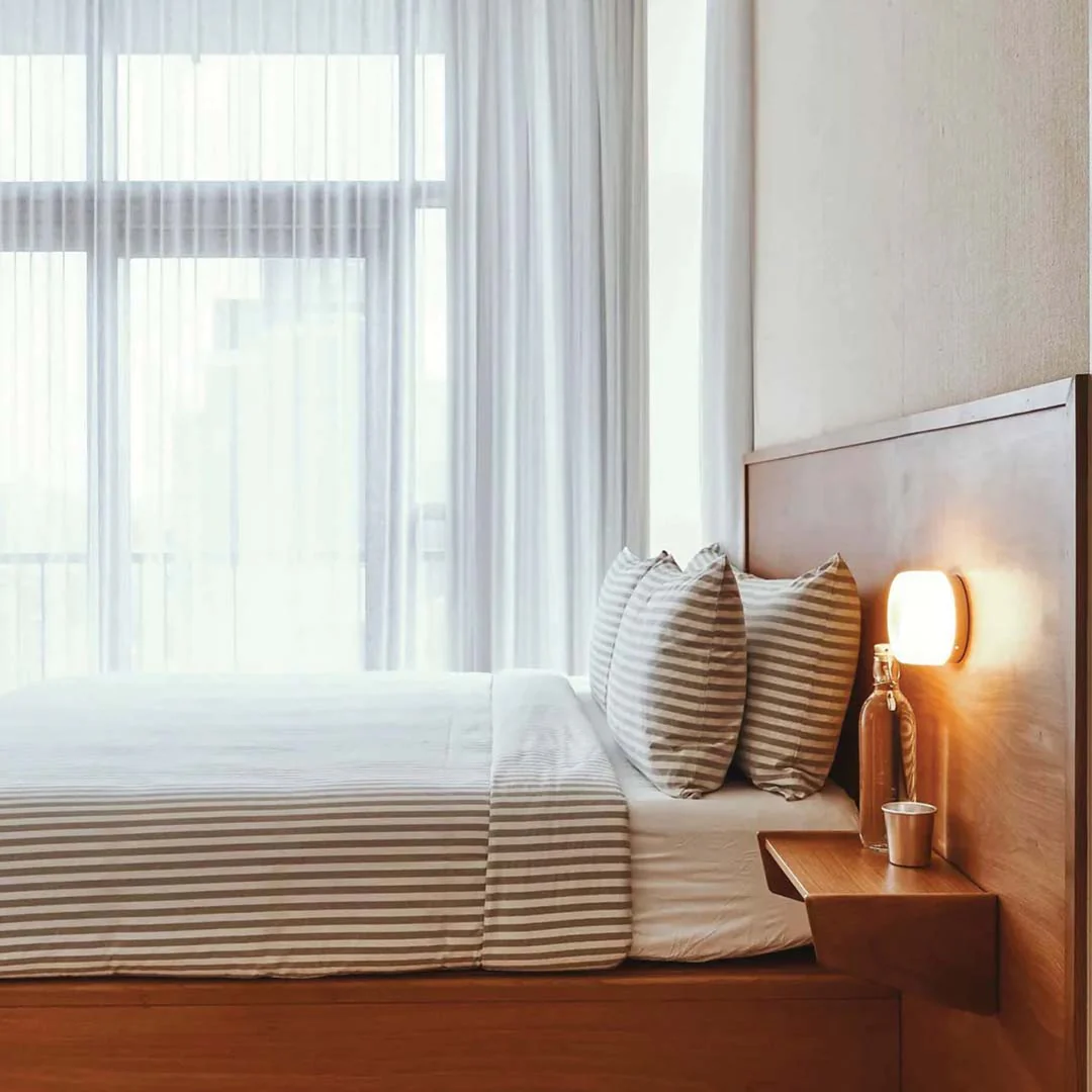 Modern Dimpled Wall Sconce �?Metal Light Fixture
