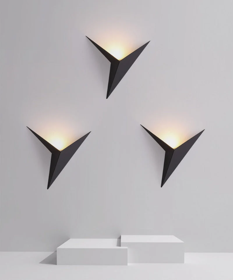 Modern Triangular LED Wall Light �C Sleek Geometric Sconce for Ambient Lighting