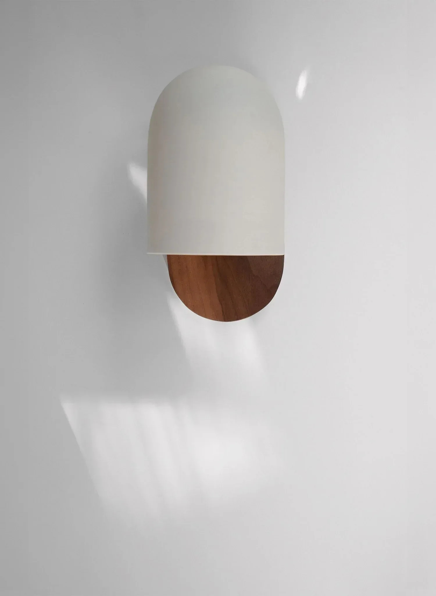 Wabi-Sabi Walnut Wall Sconce �?Modern Minimalist LED Light Fixture
