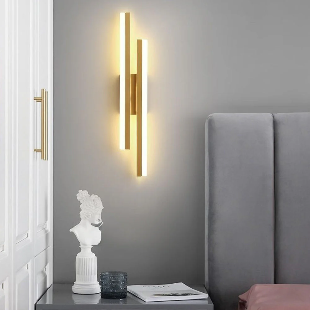 Modern LED Wall Light �C Sleek Vertical Acrylic Sconce for Living Room or Hallway
