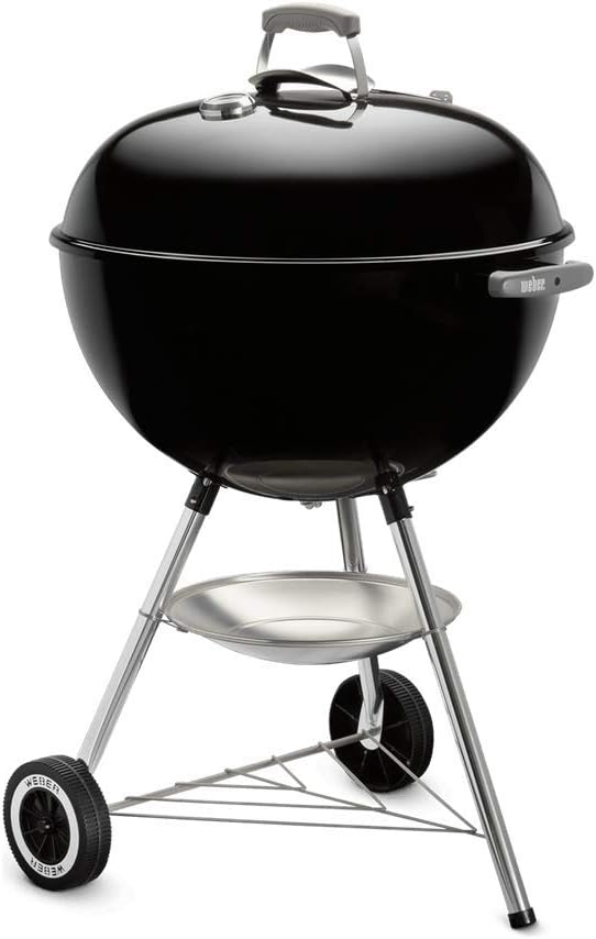 Weber Classic Kettle barbecue au charbon de bois, surface de cuisson Ø 57cm, barbecue avec couvercle et cuve en acier emaillé, thermomètre intégré au couvercle, trépied et roues - Noir (1341504)