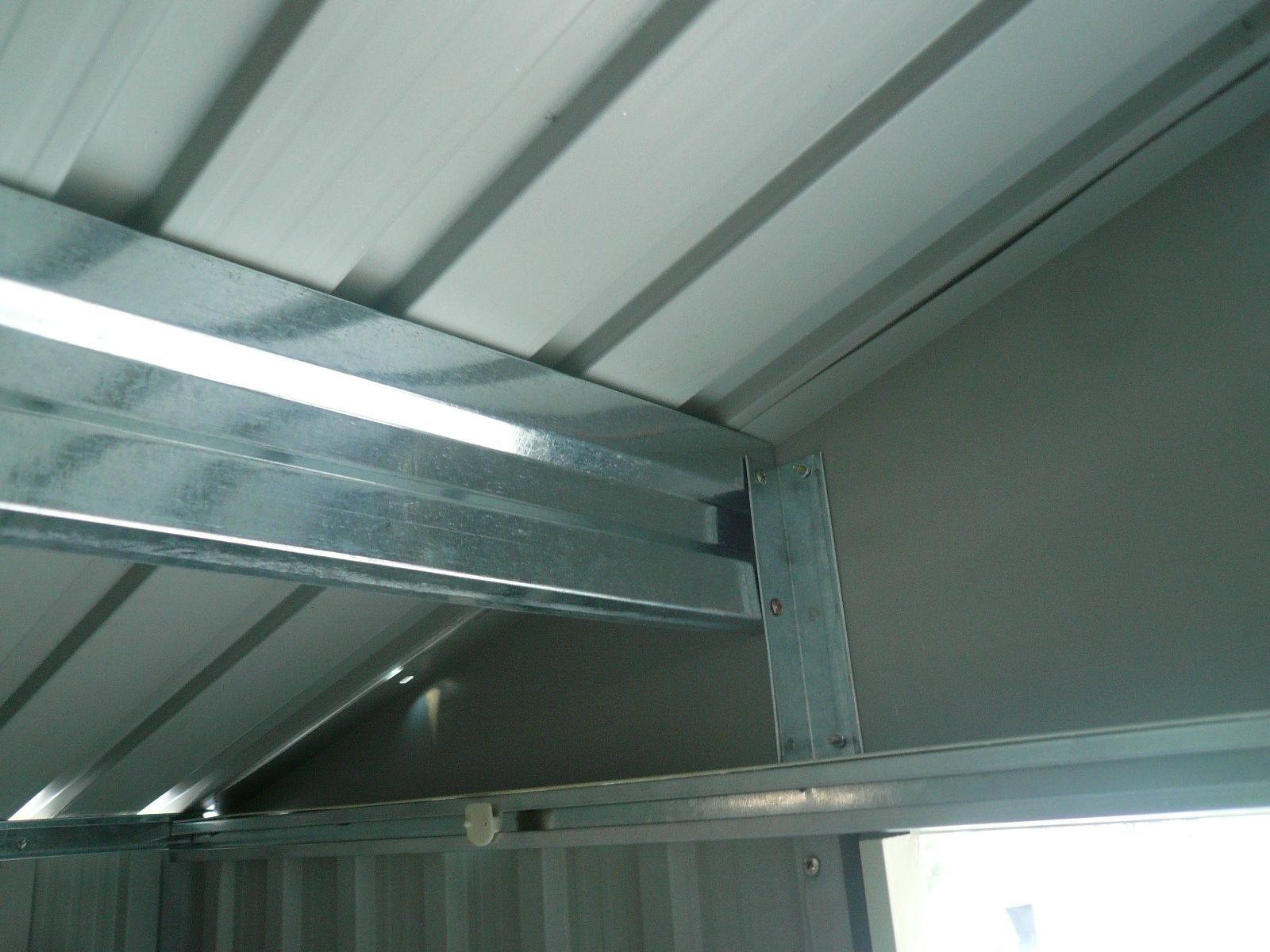 Abri de Jardin en Tôle Galvanisée Cabane de Rangement à Outils Porte Double 2 Aérations, 277x191x192cm, Gris et Blanc