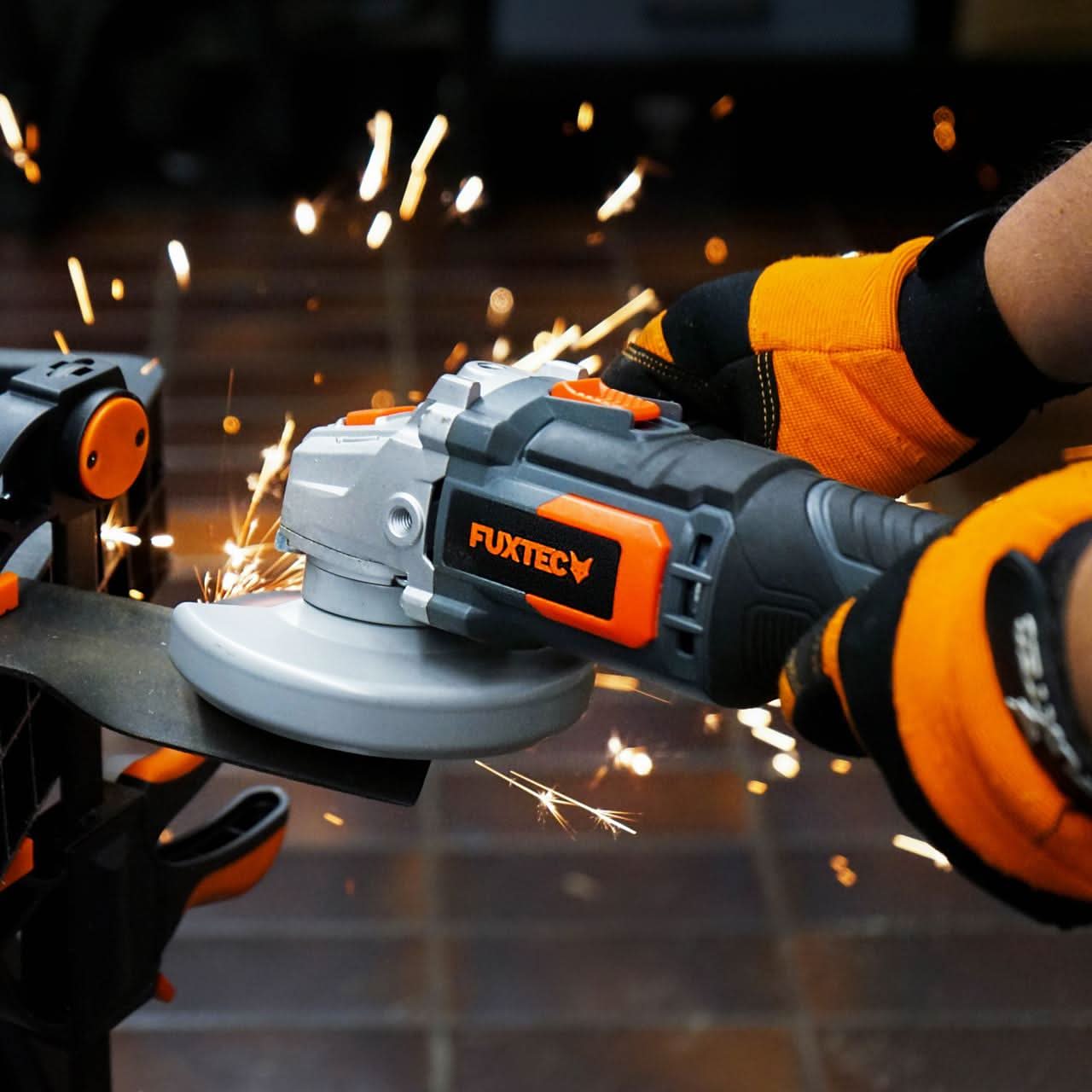 Meuleuse d'angle sans fil 20V FUXTEC FX-E1WS20 - set avec batterie 2Ah et chargeur 1A